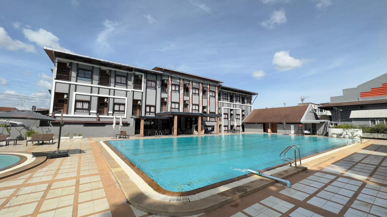 Apartment Buathong Pool Ban Khung Taphao